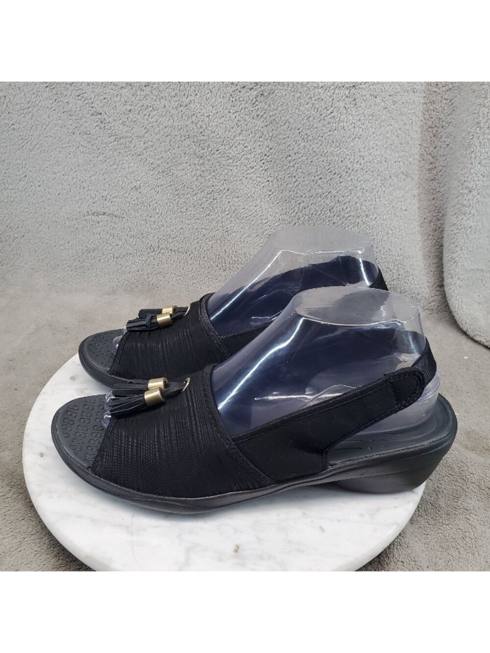 Bzees Shoes Womens Size 8.5 Mirage Black Fabric Tasseled Sandals *Read*